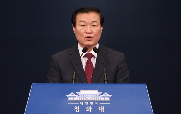 브리핑하는 정만호 국민소통수석 / 사진=연합뉴스 제공