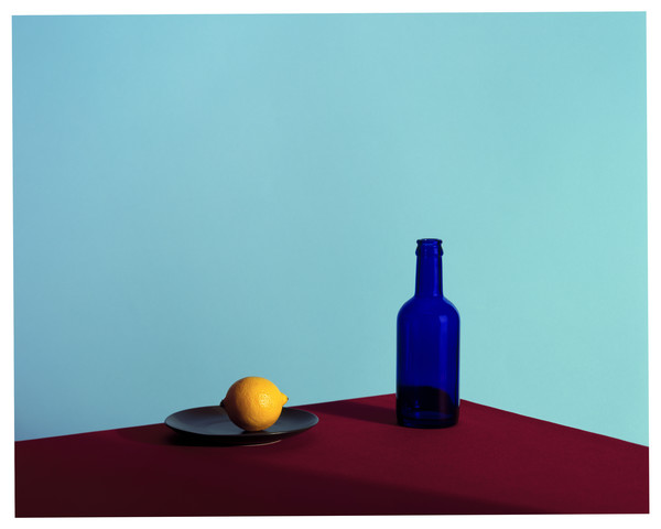 사진=갤러리 룩스, 김용훈 개인전 '사계' 레몬과 빈 병의 인상적인 색 배치 
