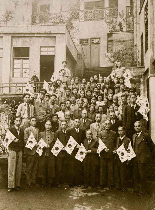 1945년, 광복 당시 임시정부요인들의 환국 기념사진