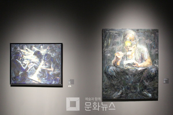 "남을 속이긴 쉽지만 나를 속일 수 없다. 직접적인 경험이 되야 한다."며 태백, 삼척, 정선에서 광부로 일했다. 해드랜턴에 의해지 밥을 먹는 광부들