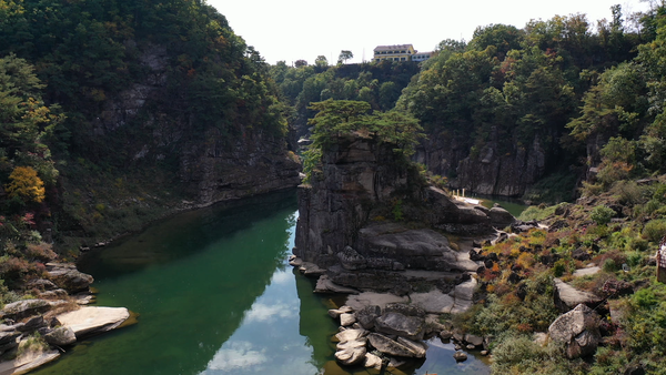 철원을 대표하는 절경인 고석정.