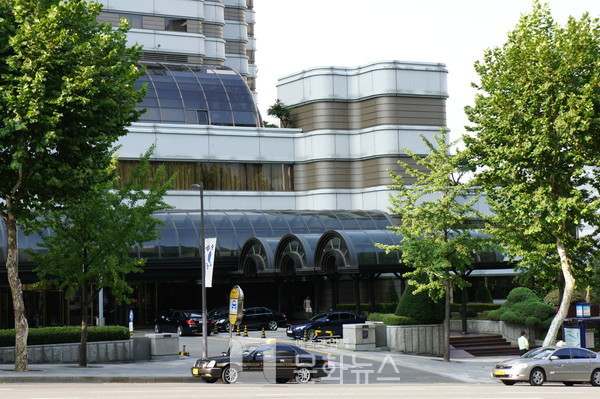 버선에서 영감을 받아 표현된 곡선의 미