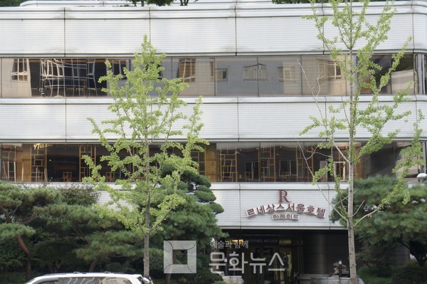 르네상스 호텔 아케이드 출입구