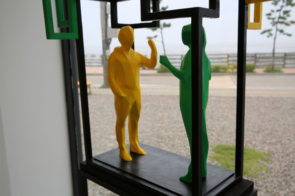 제부도 예술섬 프로젝트 실내전시 작품 중 최정태 작가의 작품 섬/사진=화성시문화재단 제공