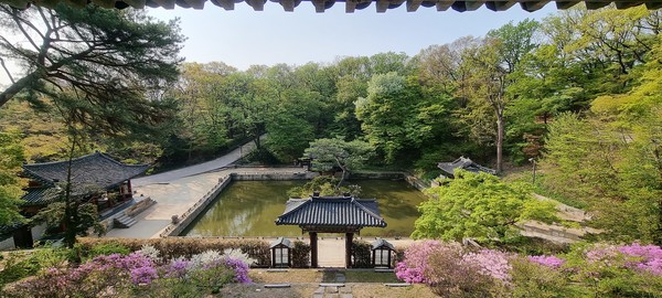 규장각에서 내려다 본 부용지 일대 풍경 (사진=문화재청 제공)