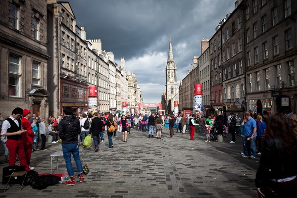 에딘버러 프린지 페스티벌이 열리는 거리의 전경 [사진=픽사베이 제공] 