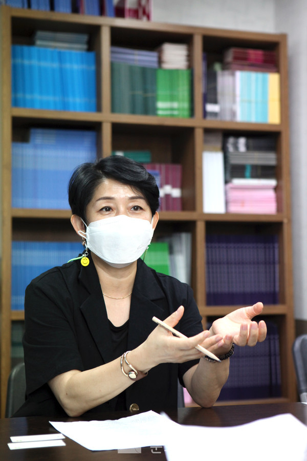 청소년을 비롯한 연극인과 진실되게 소통하고자 하는 이훈경 예술감독 / 사진 = 문화뉴스