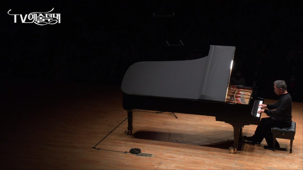 피아니스트로 돌아온 지휘자 정명훈/사진=MBC 제공