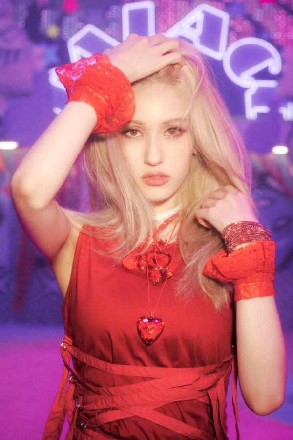 사진=더블랙레이블 제공