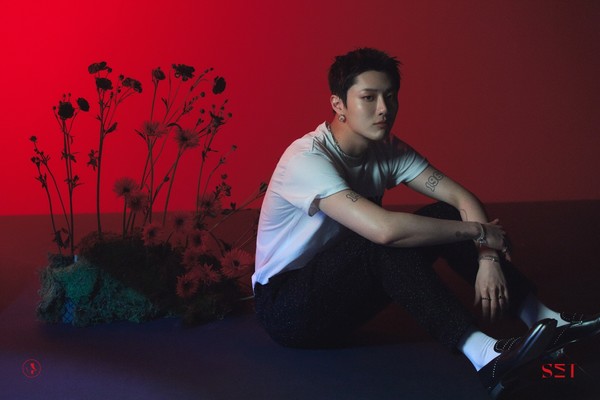 가수 '우즈'/사진=위에화 엔터테인먼트 제공