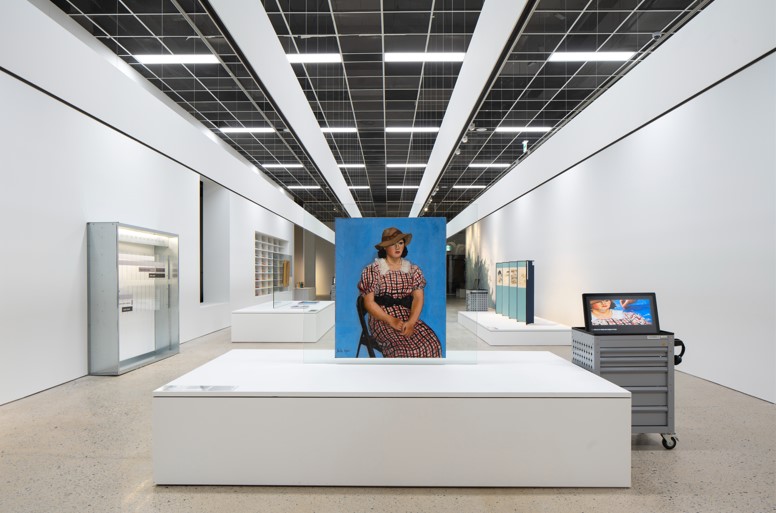 이갑경, 격자무늬 옷을 입은 여인/사진=국립현대미술관 제공