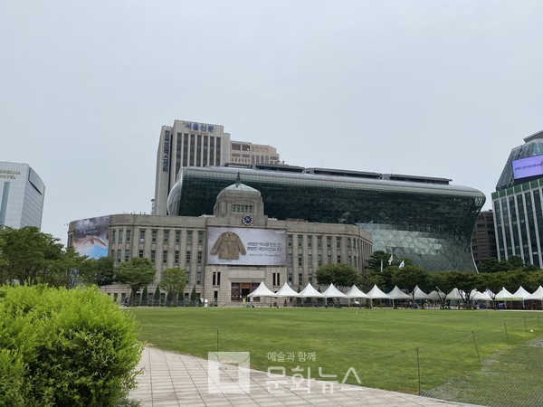 대표적인 일제강점기 근대건축물인 현 서울도서관, 구 경성부청