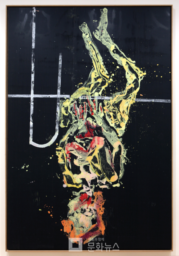 전시 제목과 동명의 작품 '가르니 호텔'. 이 작품은 파블로 피카소(Pablo Picasso)의 작품 '아비뇽의 처녀들'에서 영감을 얻어 제작한 작품이다. 게오르그 바젤리츠는 자신의 예술적 선조 피카소의 가장 위대한 업적 중 하나인 '아비뇽의 처녀들'에서 나타난 대치적 구성과 비관례적 여성성을 소환한다.