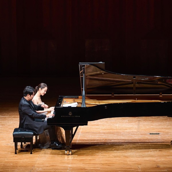 한국계 독일 피아니스트 지나 앨리스와 결혼한 이후 랑랑이 배우자를 무대에 대동하며 부부 듀오를 연주하고 있다.