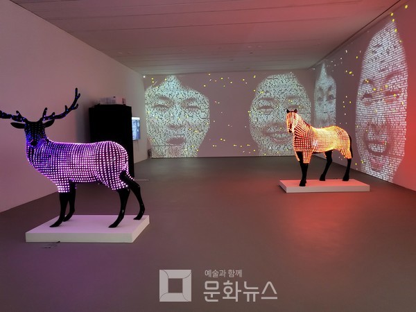 서울문화재단 '언폴드엑스- 기묘한 공간(unfold x- odd space)'=기존에 참여했던 이재형 작가의 작품 페이스 오브시티, 매트릭스 구부리기, 기계즉흥곡으로 구성된 전시다.