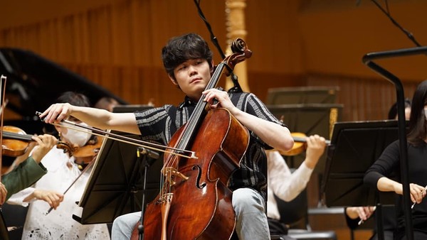 신선한 신예 일본 첼리스트의 신선미를 다시 한번 전달한 우에노 미치아키. (사진 KBS교향악단)