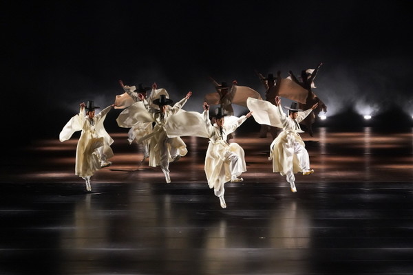 오는 16일 누리호 2차 발사 기원 공연에서 선보이는 동래학춤 공연 모습 (사진=국립국악원 제공)