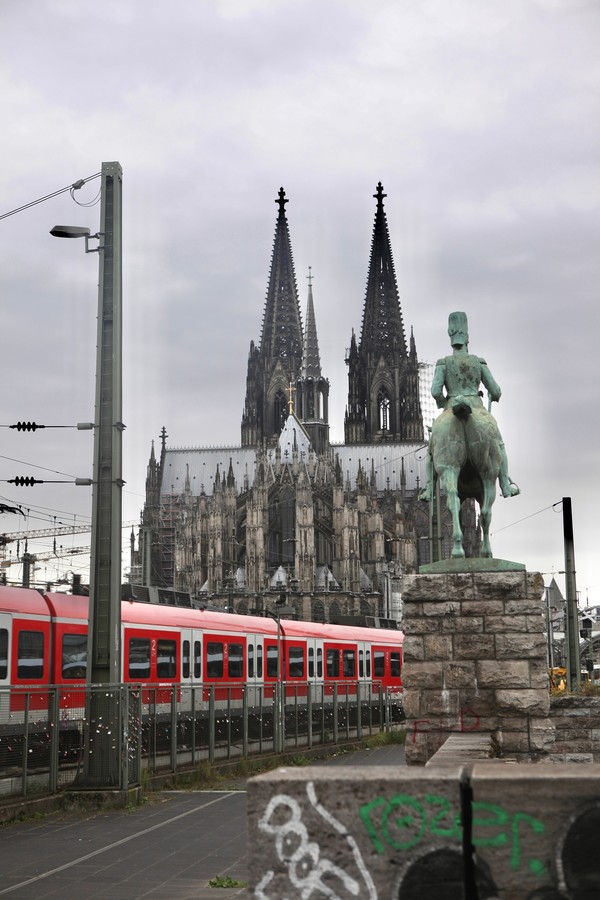 고딕 양식의 쾰른 성당은 꼭 가보고 싶었던 여행지 중 하나였다.