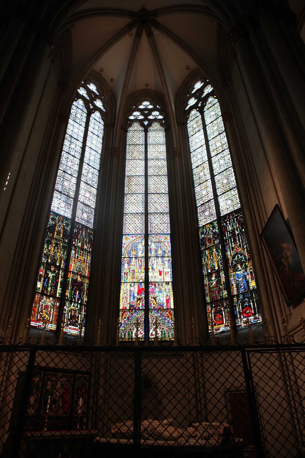 높이 솟아있는 쾰른 성당 내부는 웅장함을 느끼게 한다.