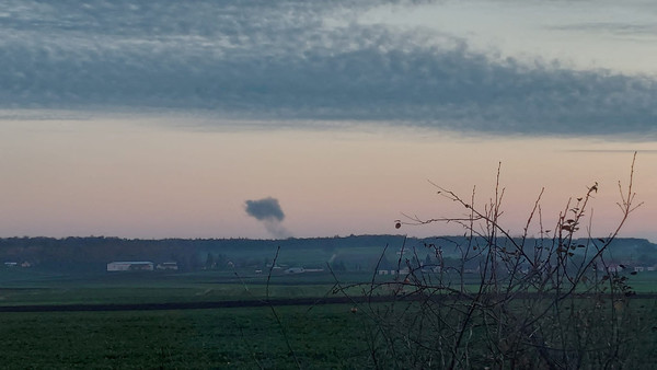 사진=미사일 공격 받아 연기 피어오르는 폴란드 동부 마을 프르제워도우, 로이터/연합뉴스