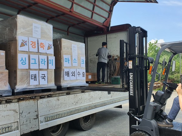식약처 인증 마스크 싱그라미 제조업체 (주)에스제이파워가 미얀마, 라오스 등으로 마스크를 수출하고 있다.​​​​​​​사진=에스제이파워 제공