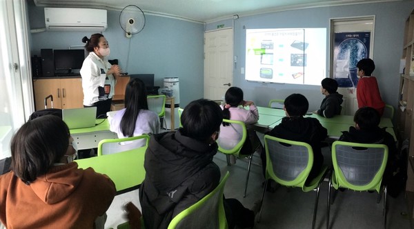 사진= 대호지역아동센터 ‘찾아가는 SW·AI 코딩캠프’운영 현장/전남정도문화산업진흥원