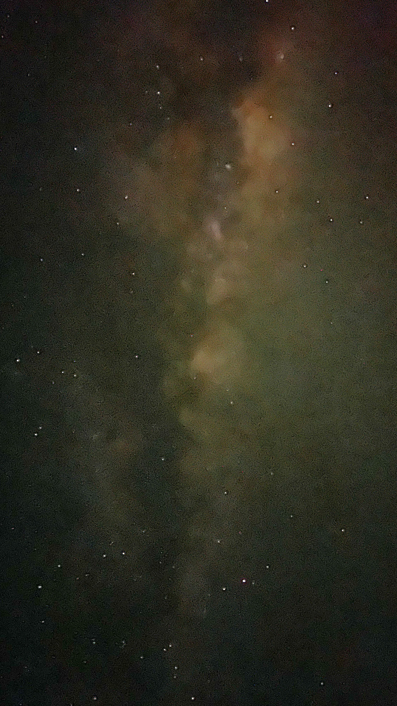 이 광경을 가리는 어떤 높은 물체도 없어서, 사막에 누워서 이 은하수를 보고있으면 마치 우주 속에 떠있는 듯한 기분이 든다.