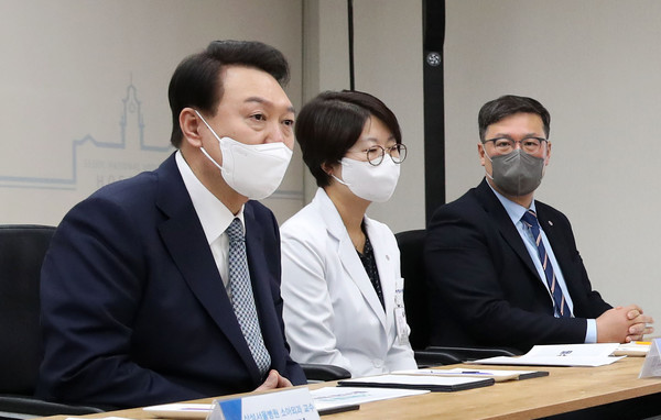 사진=필수의료 정책 간담회 참석한 윤석열 대통령