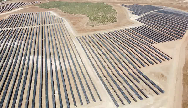 사진=한화에너지가 2020년 11월 아마렌코 솔라에 매각한 스페인 세비야 지역의 태양광 발전소 전경/한화에너지 제공