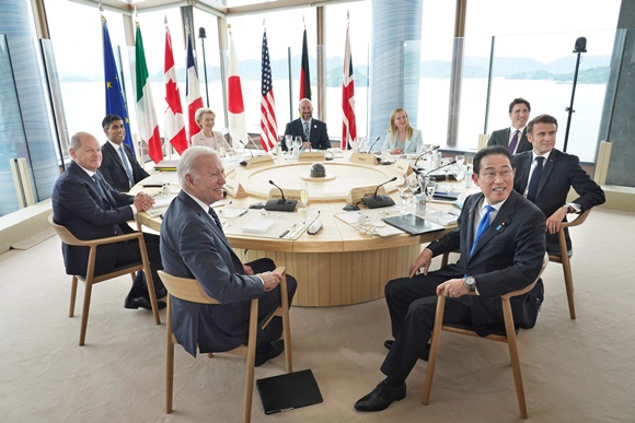 사진 = G7 정상회의에 참석한 정회원 국가 정상들의 모습 / AFP / 연합뉴스