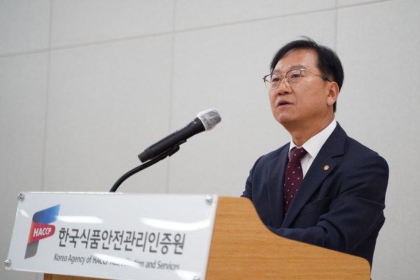 한국식품안전관리인증원 제3대 한상배 원장이 취임사를 전하고 있다.