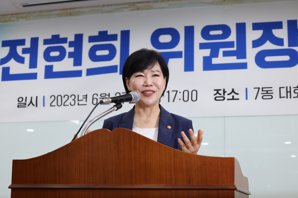 사진=전현희 국민권익위원장/연합뉴스 제공