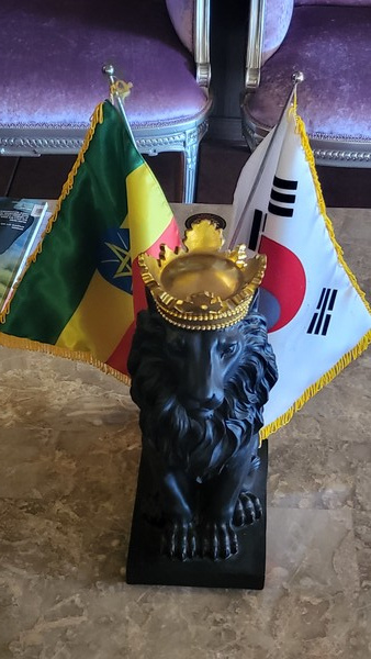 이디오피아 황제가 선물한 탁자 (사진 남궁은) 