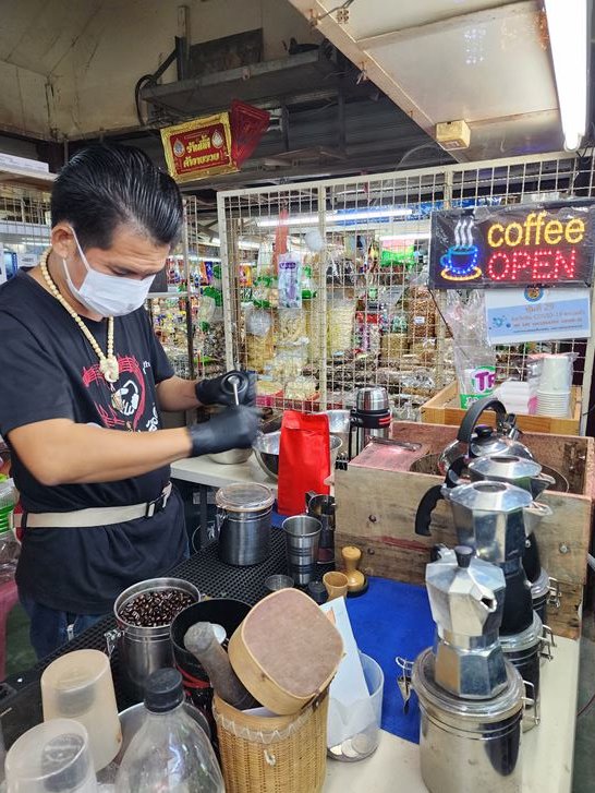 태국 메솟 – 미얀마 국경시장 Rim Moei Market의 미얀마 커피가게 / 사진=윤창원