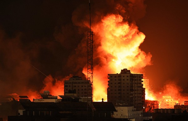 사진=이스라엘 보복공격으로 불타는 가자지구/연합뉴스