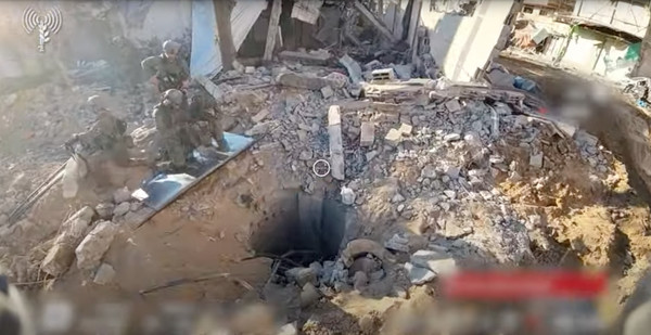 사진 = 이스라엘이 가자지구 알시파 병원 아래에 있는 지하터널을 발견했다며 공개한 영상.  / 로이터 제공