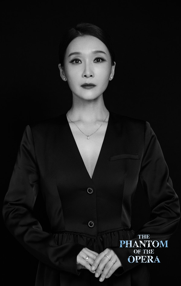 사진=뮤지컬 '오페라의 유령' 마담 지리 역 배우 김아선 포스터 / 에스앤코 제공