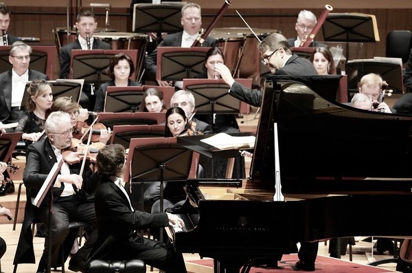 여러 작곡가들의 섬세하면서 세련된 연주를 들려주는 것이 새롭게 흥미로웠던 바르샤발필 내한공연 장면. (사진 부천아트센터)