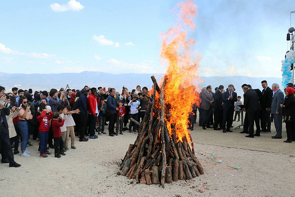 [사진 = Yandex 얀덱스픽처] 불(태양)을 숭배하던 배화교의 흔적이 남아 있는 나브루즈