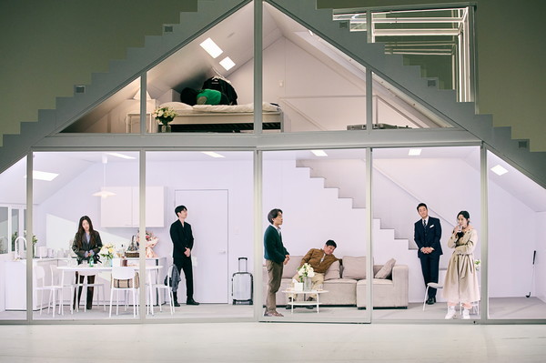 [리뷰] 소름돋는 사이먼표 리얼리즘! 완벽 탈바꿈에 성공한 '벚꽃동산'...전도연, 박해수 열연