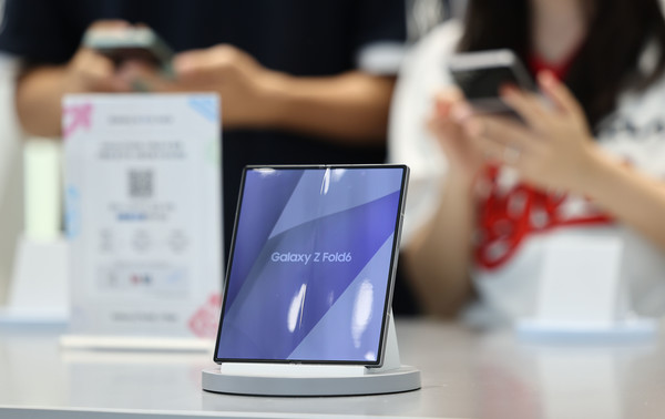 삼성전자, 갤럭시Z폴드6 슬림 출시 예정... 폴더블 폰 경쟁 가속화 / 사진 = 연합뉴스