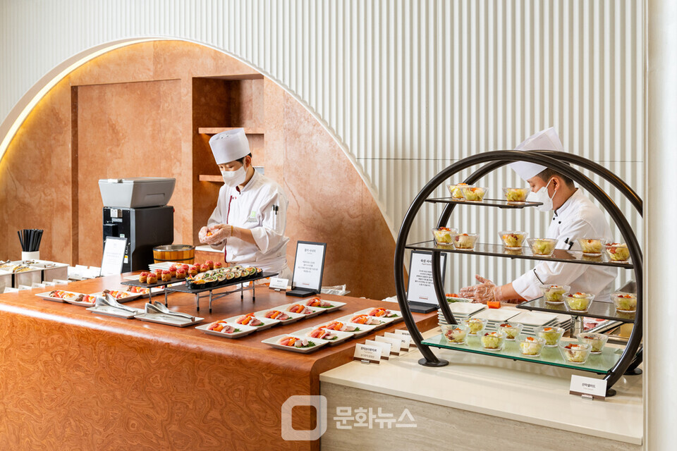 63뷔페 파빌리온 용산 일식 섹션 / 사진제공=한화푸드테크