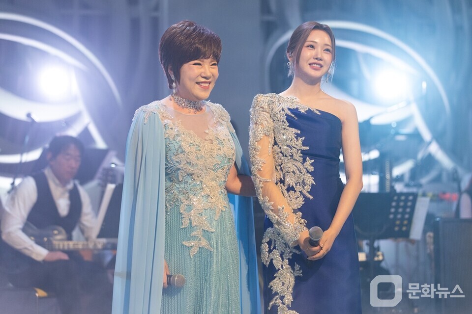 김연자·홍지윤, 엔카 방송 동반 출연 K-트로트 매력 전해/사진제공=초이랩