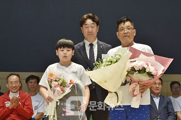 사진 최고령 선수와 최연소 선수