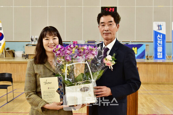 사잔 감사패 전달