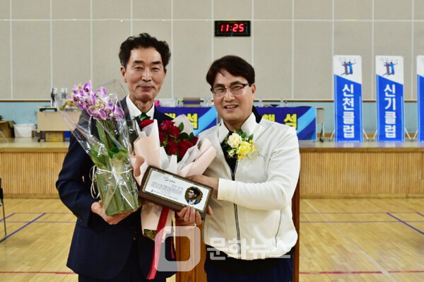 사진 감사패 전달