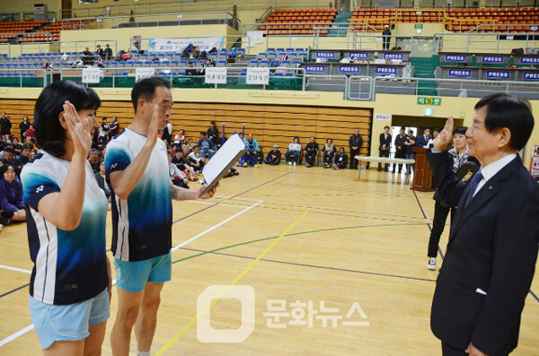 사진 2025 경주시 전국시니어배드민턴대회 선수 대표 선서
