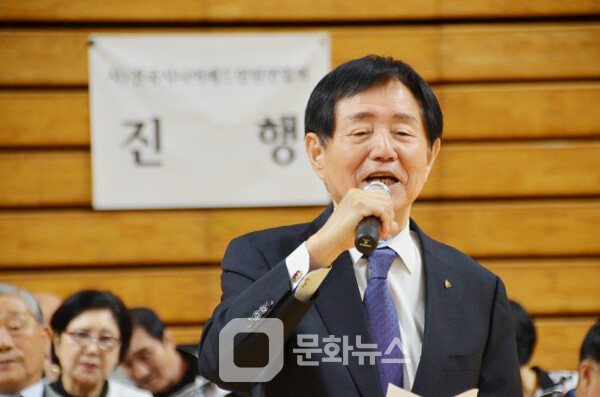 사진 김천환 (사)전국시니어 배드민턴연합회장