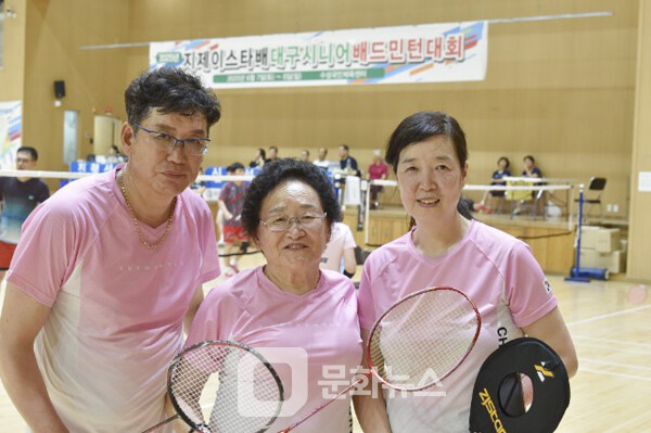 사진 최고령 출전자와 함께 출전한 아들, 딸