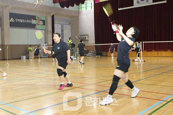 사진 제22회 강북구협회장기 여성부배드민턴대회
